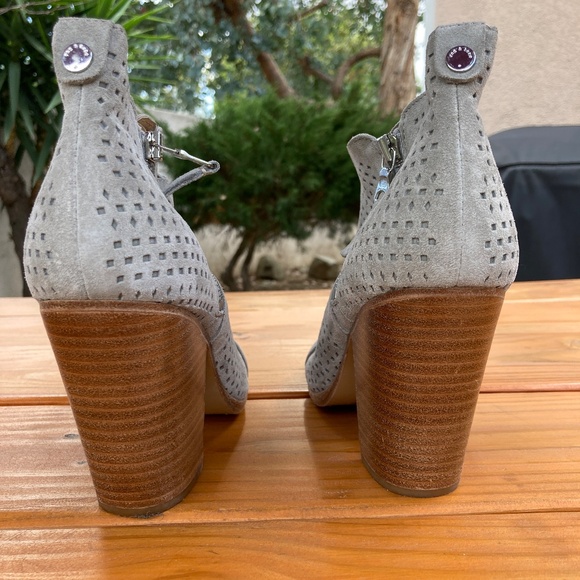 Rag and Bone Margot Suede Gray  Heeled Booties Size 38.5 Perforated Design - Picture 5 of 12